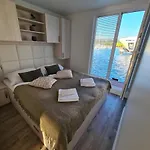 Dom wakacyjny Marina Seahouse Brina *