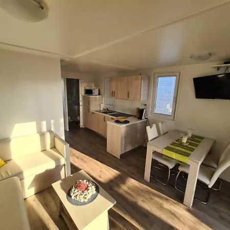 בית נופש Marina Seahouse Brina בפורטורוז