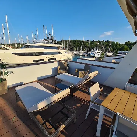 בית נופש Marina Seahouse Brina