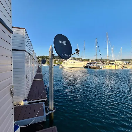 Marina Seahouse Brina בית נופש בפורטורוז