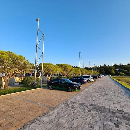 Marina Seahouse Brina בית נופש בפורטורוז