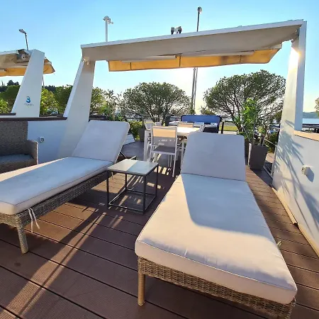 Marina Seahouse Brina Дом отдыха *