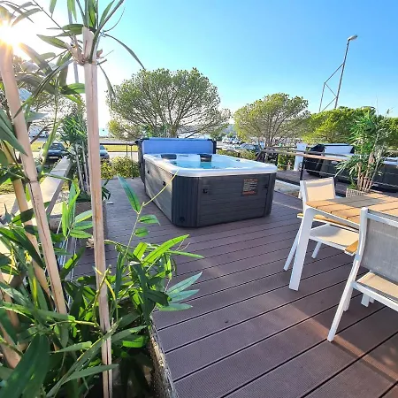 Marina Seahouse Brina Holiday home *