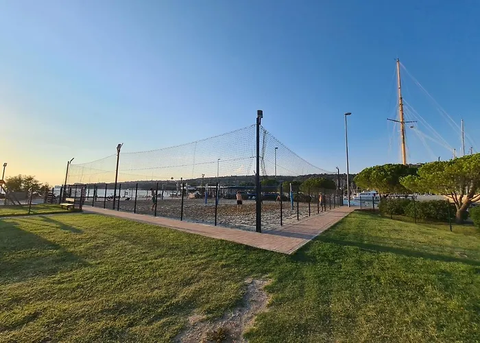 Дом отдыха Marina Seahouse Brina *