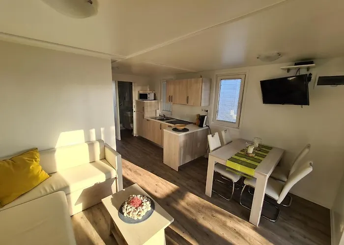 Дом отдыха Marina Seahouse Brina Порторож