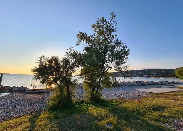 Marina Seahouse Brina Дом отдыха