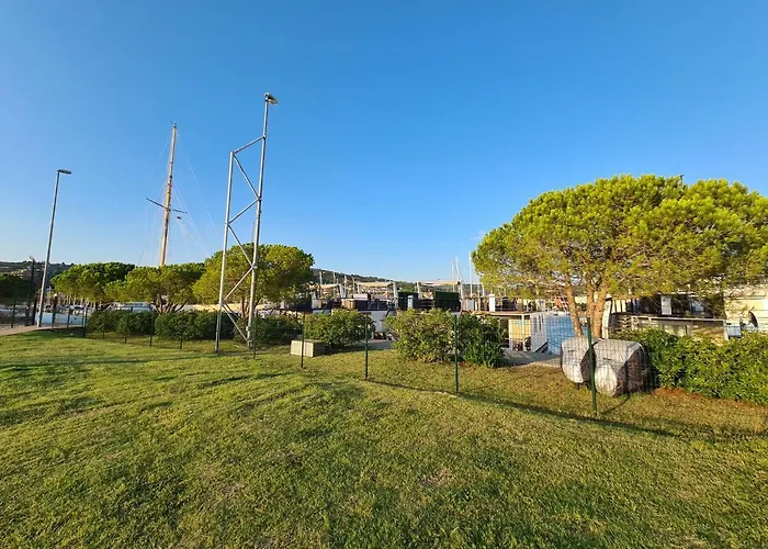 Marina Seahouse Brina *