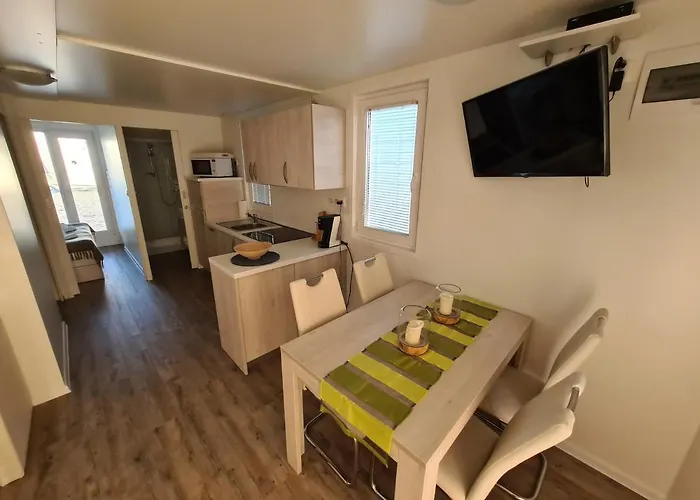 Marina Seahouse Brina Дом отдыха *