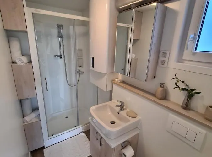 Marina Seahouse Brina *