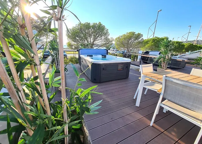 Marina Seahouse Brina Дом отдыха *