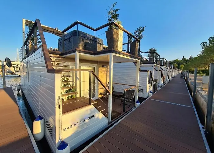 Дом отдыха Marina Seahouse Brina