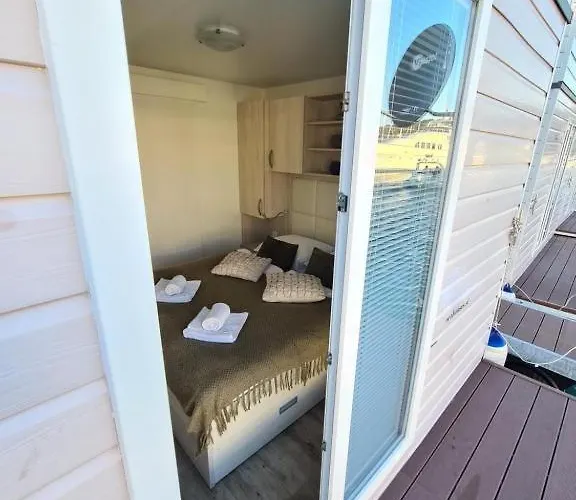 Marina Seahouse Brina *